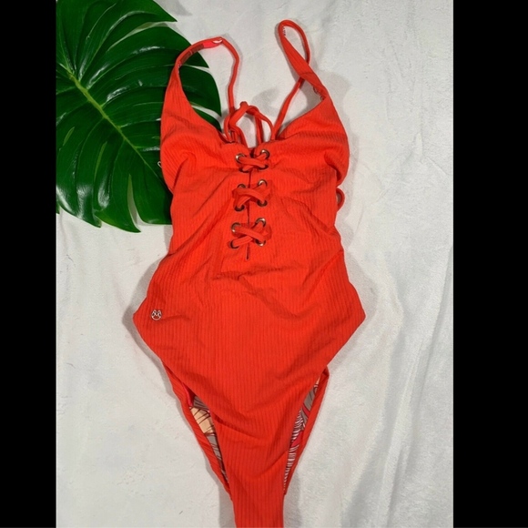 NEW MAAJI Cayenne Heavenly Reversible One-Piece Swimsuit [SZ Small ]‎ - Picture 3 of 8